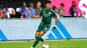 مقابل التخلي عن المهاجم.. دينامو زغرب يحدد شرطاً مالياً لبيعه إلى الأهلي